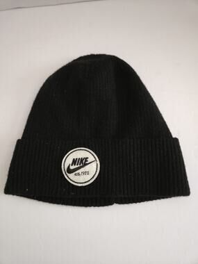 NIKE Hat Beanie Cuffed Knit Black Patch Logo Mens One Size Warm Wool Blend Soft